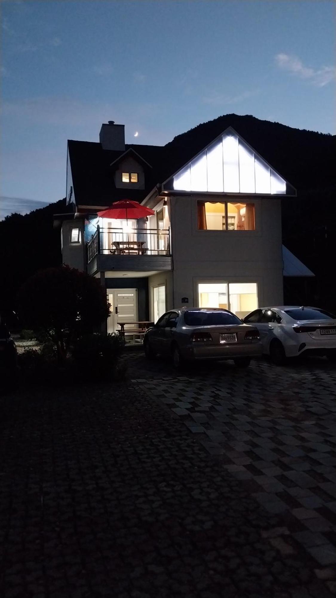 White House Hotel Namhae Bagian luar foto