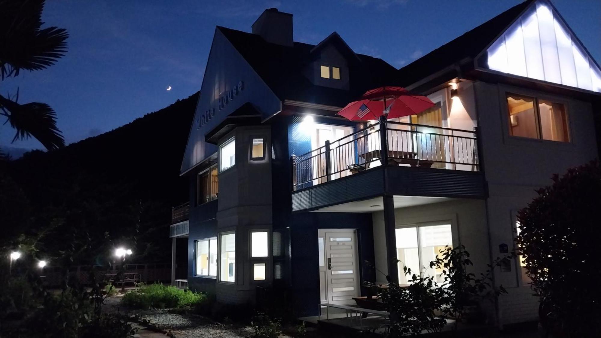White House Hotel Namhae Bagian luar foto