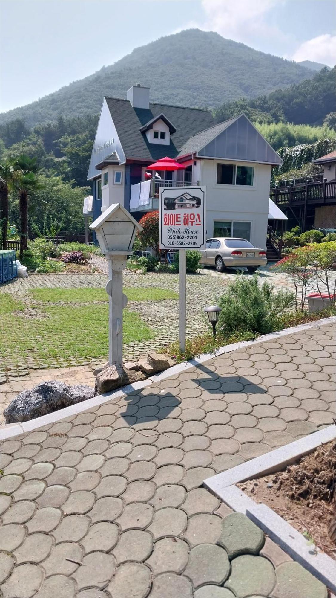 White House Hotel Namhae Bagian luar foto