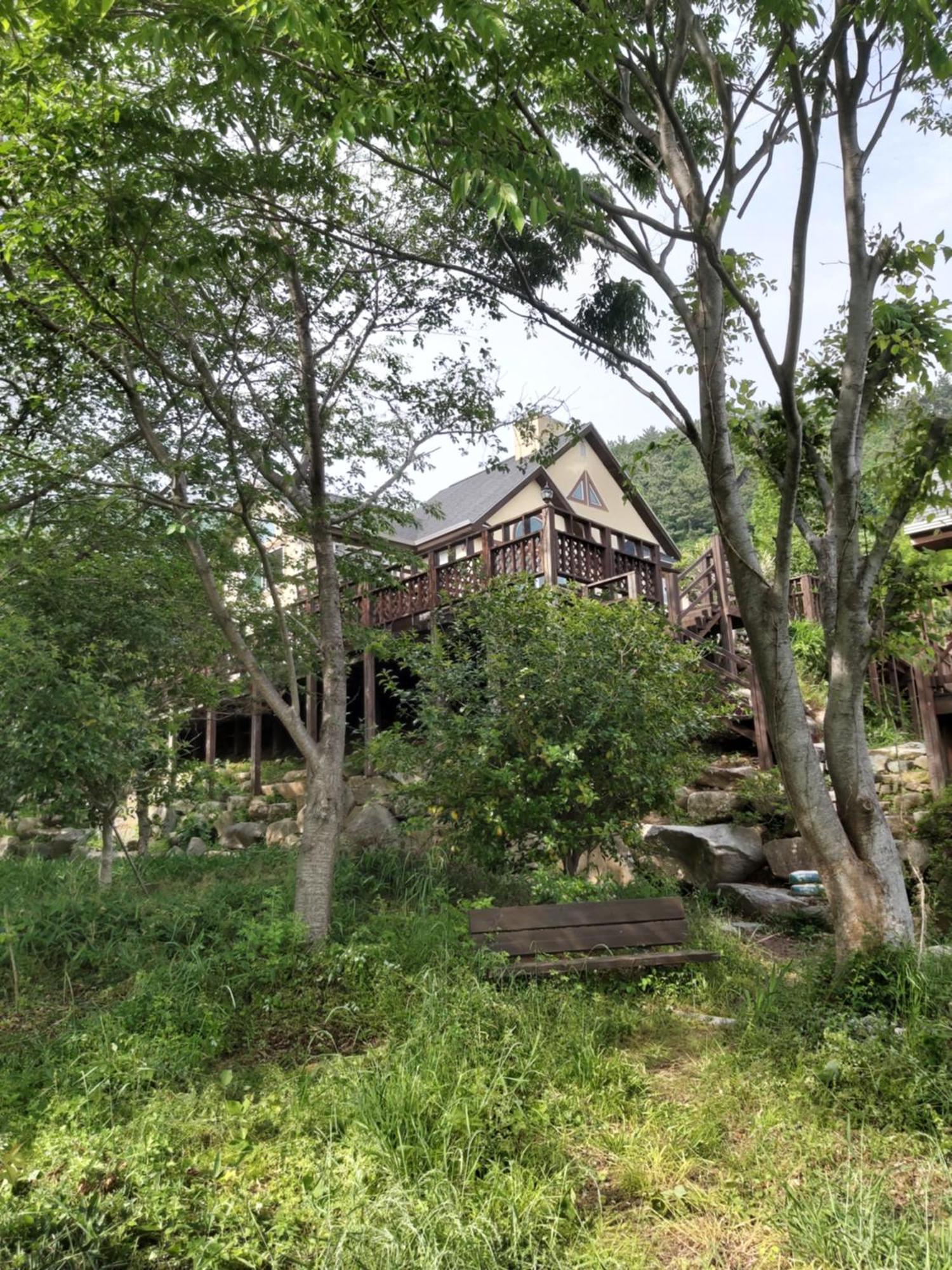 White House Hotel Namhae Bagian luar foto