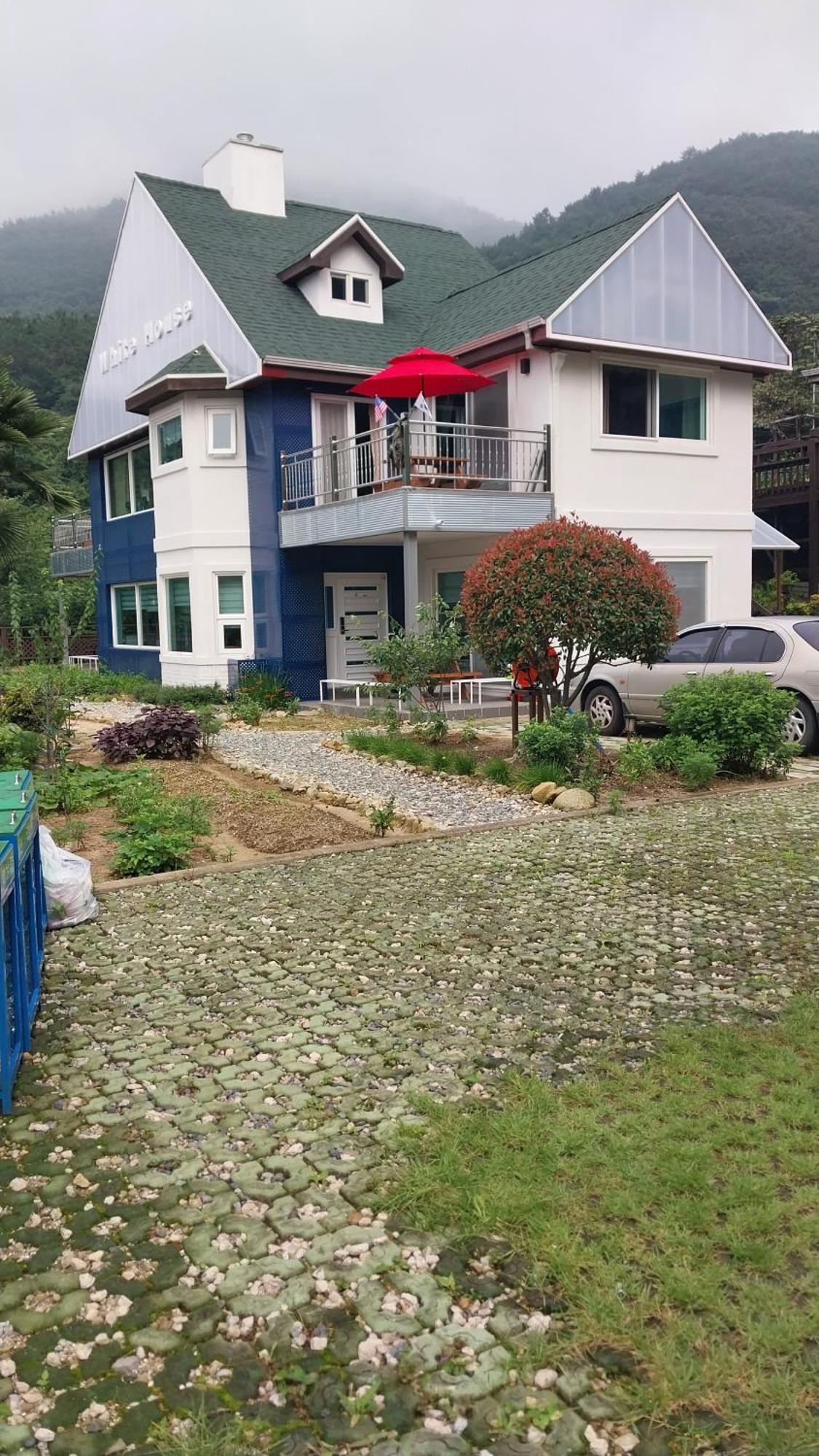 White House Hotel Namhae Bagian luar foto