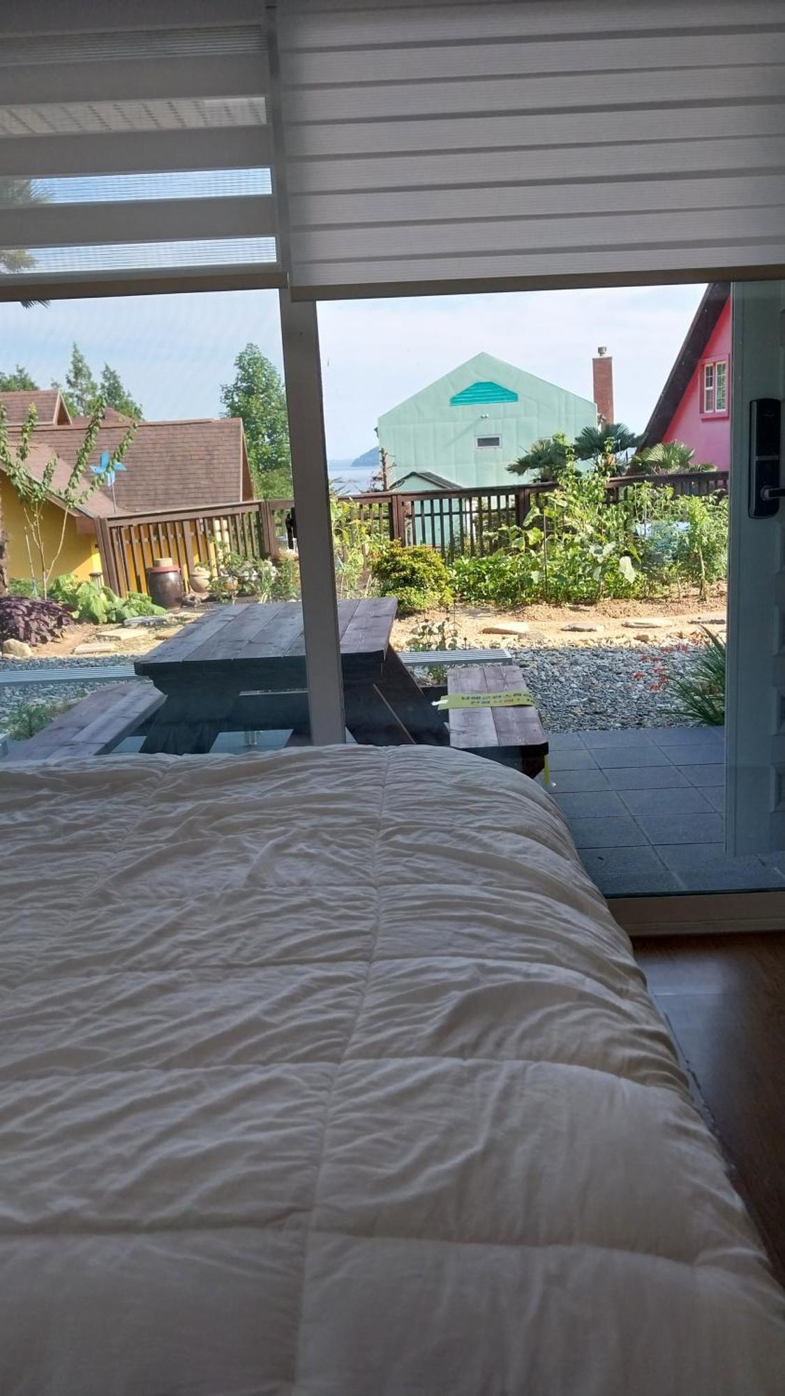 White House Hotel Namhae Bagian luar foto